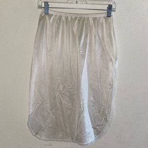 Double slit Vanity Fair skirt slip